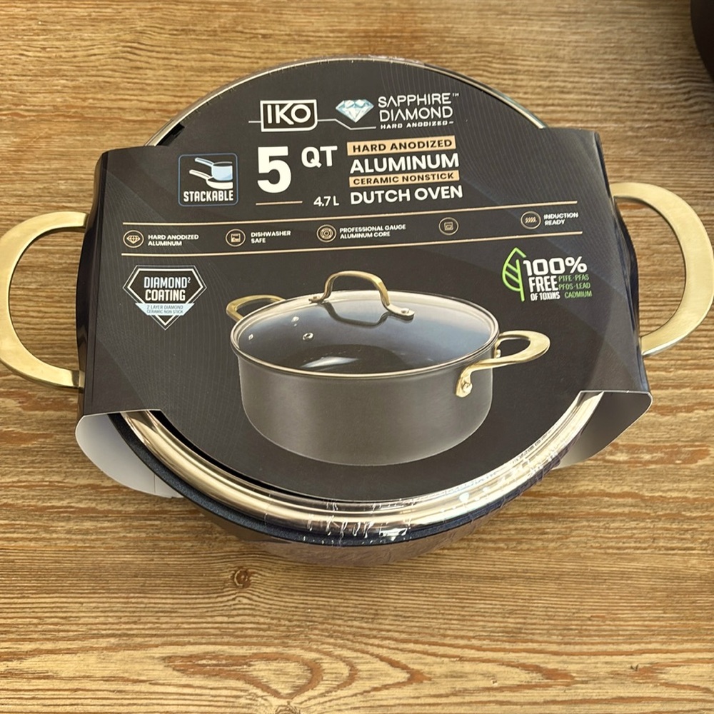 Beautiful Brand new Dutch Oven